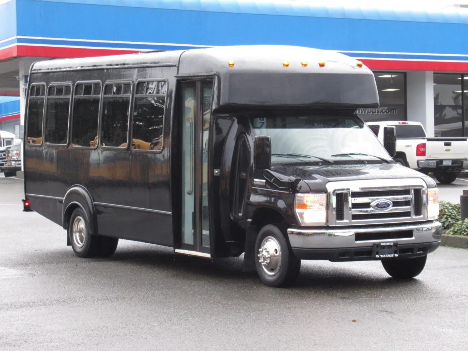 2013 Ford E450 bus